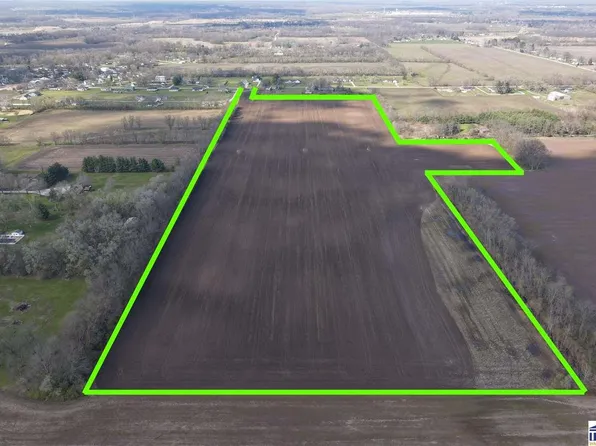 W Kennett Dr, Terre Haute, IN 47802