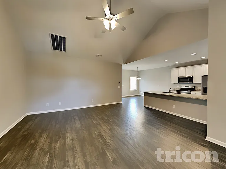 738 Mitscher Dr — Photo 2