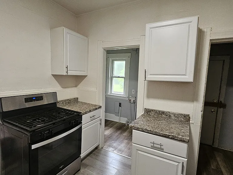 1349 W Woodruff Ave — Photo 12