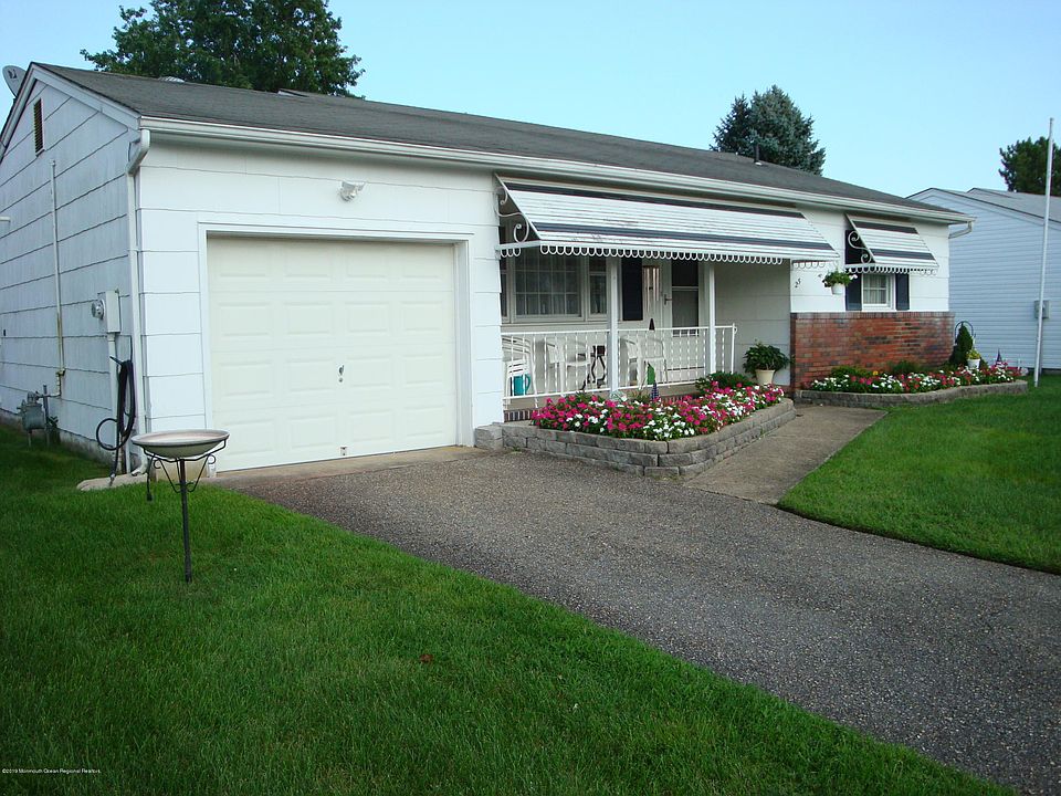 1st image of 25 Pembroke Ln
