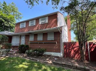 7 E Chestnut St, Central Islip, NY 11722
