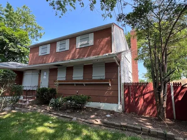 7 E Chestnut Street, Central Islip, NY 11722