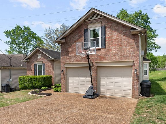 3rd image of 105 Cloverfield Ct