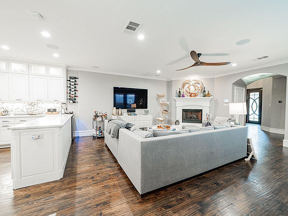 4th image of 5517 Longview St