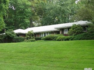 2 Woodgreen Way, Syosset, NY 11791