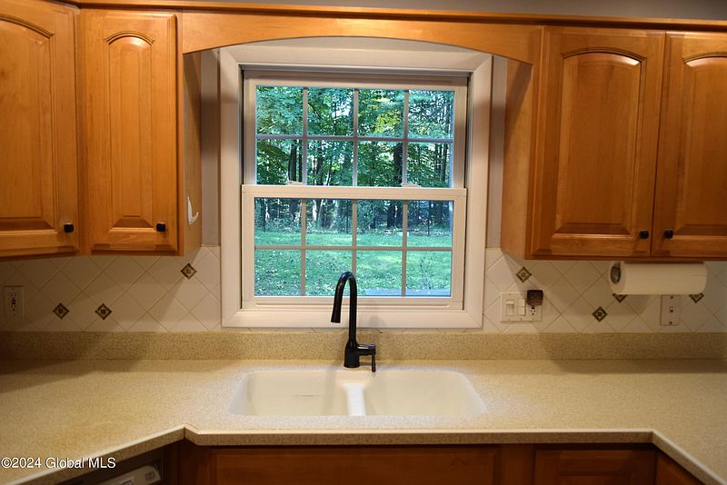 3rd image of 16 Dorsman Drive