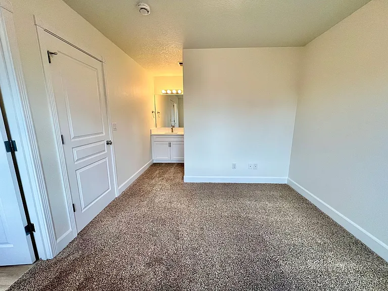 16775 NE Halsey St — Photo 19