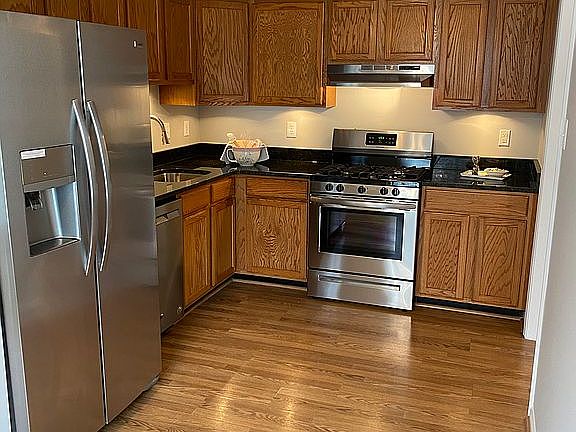 New appliances & granite
