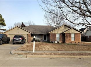 1906 Putnam Dr, Bartlesville, OK 74006