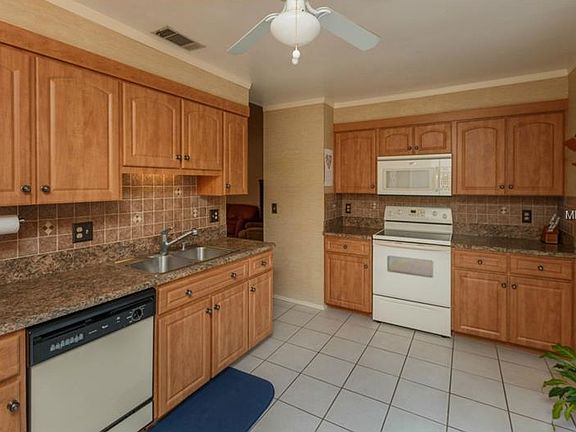 5th image of 1101 Hyde Ct