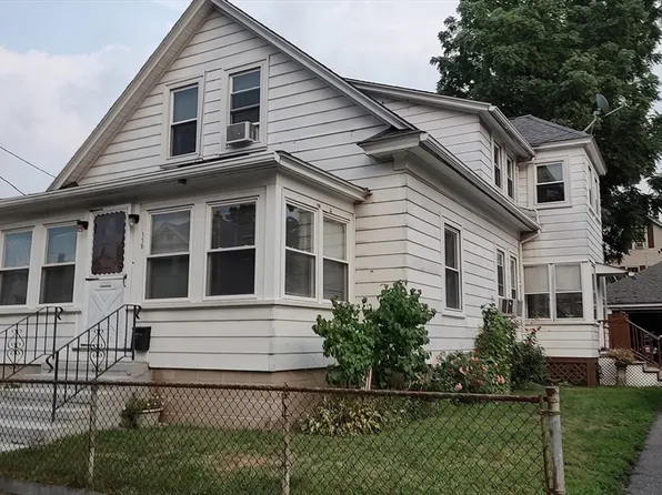 116 Dracut St, Lawrence, MA 01843