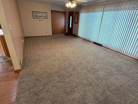 4th image of 401 Anderson St