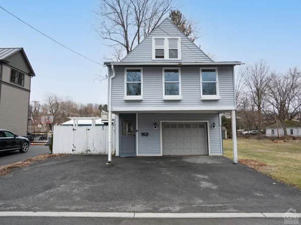 5 Washington Avenue, Chatham, NY 12037