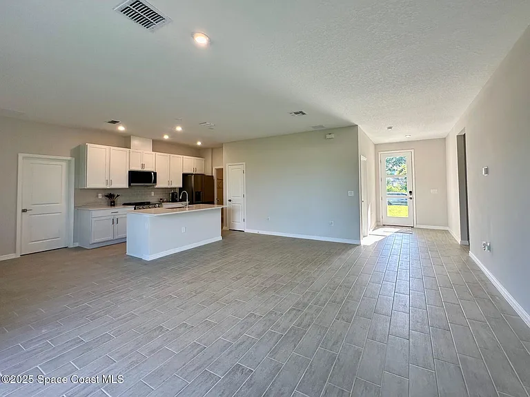 1326 Seeley Cir NW — Photo 8