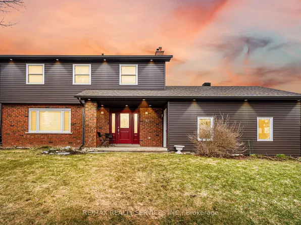 12 Pine St, Erin, ON N0B 1T0