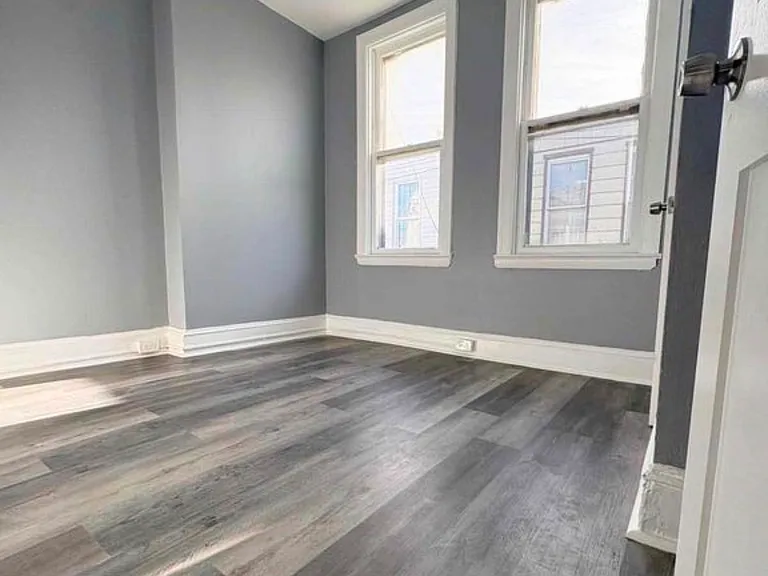 526 E Willard St — Photo 4