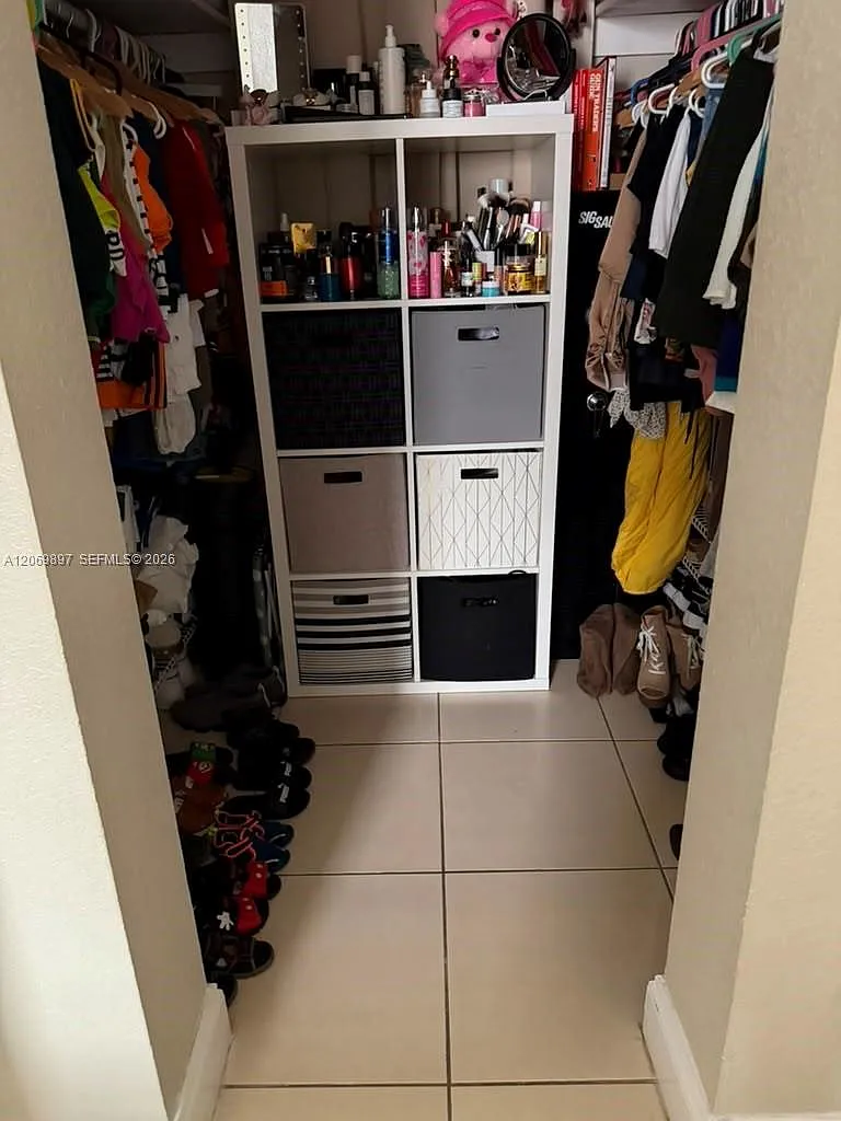 Silver Spring Tower Condo — Photo 4