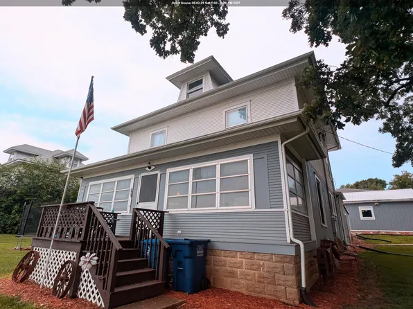 207 4th St, Victor, IA 52347