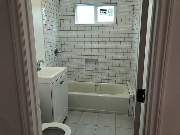 4th image of 1534 Winona Blvd #208