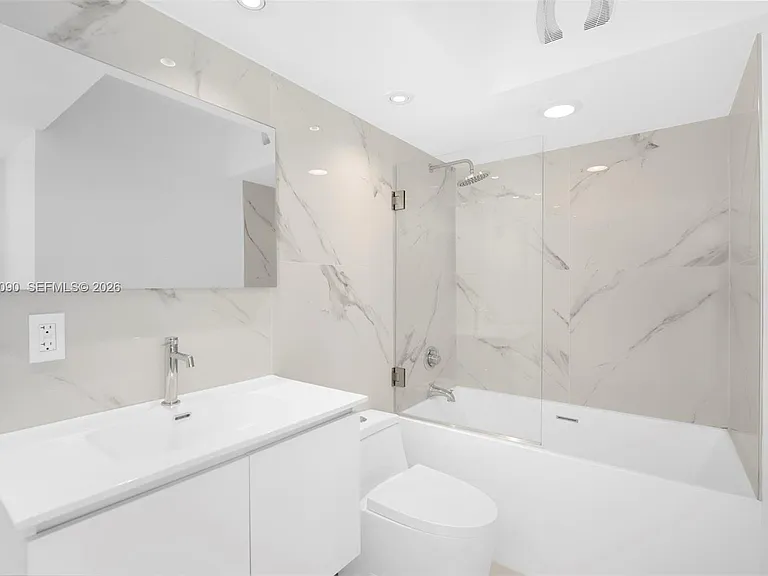 221 Jefferson Ave #10 — Photo 5