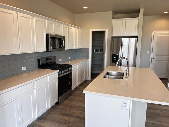 Large open kitchen with breakfast island