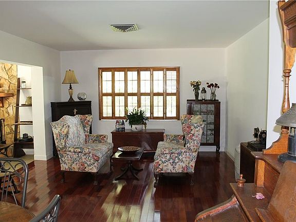 3rd image of 335 Fern Cliff Ave