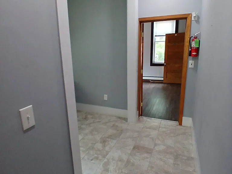 133 Virginia Ave #B — Photo 4