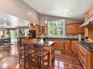 5666 Grandview Dr, Greendale, WI 53129