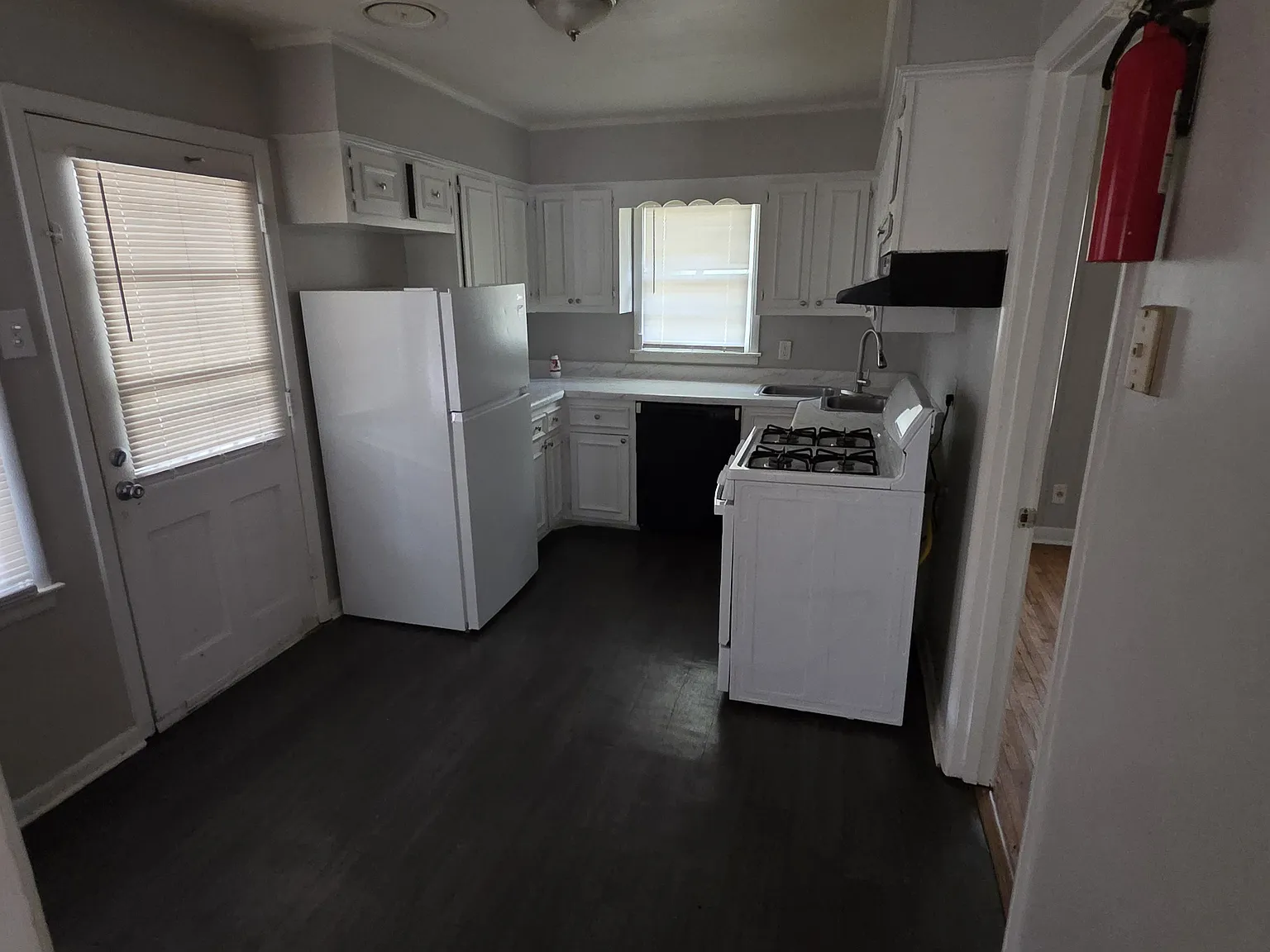 3 bed, 1049 sqft, $1,100 — Photo 3