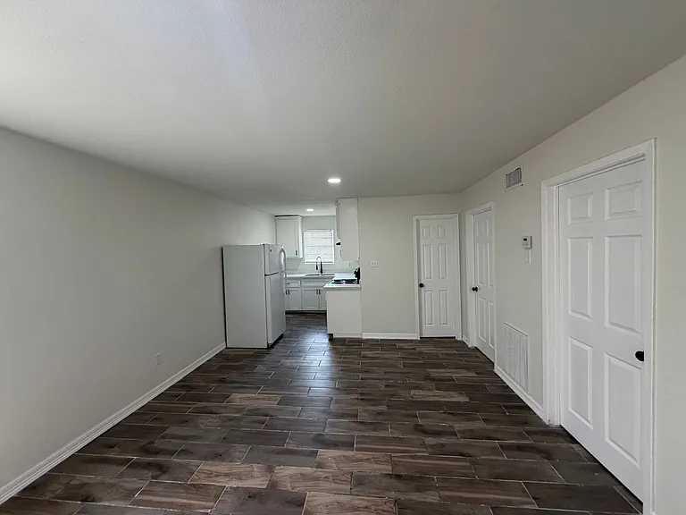 155 N Iowa Ave — Photo 1