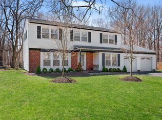 9 Longbow Dr, Manalapan, NJ 07726
