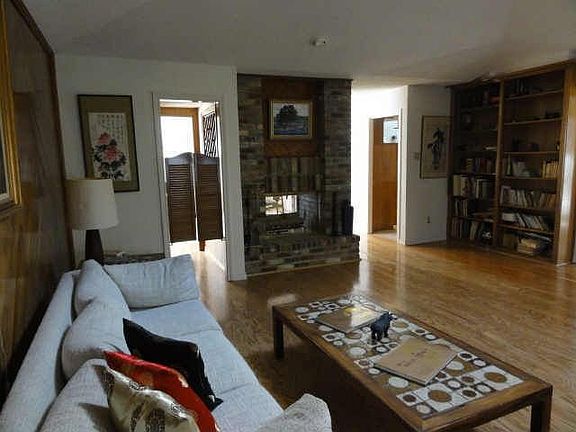 4th image of 1110 Grassmere Dr