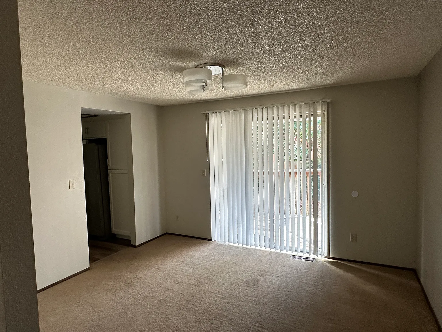 4 bed, 2182 sqft, $2,875 — Photo 2