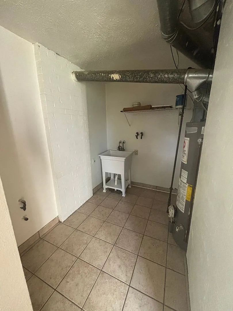 4889 Banbury Ct — Photo 3