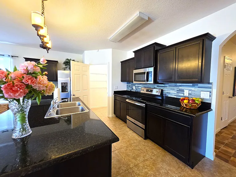 1440 Lexington Sq SW — Photo 12