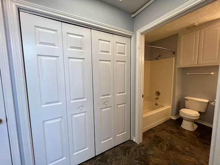 2310 W Hickory St — Photo 12