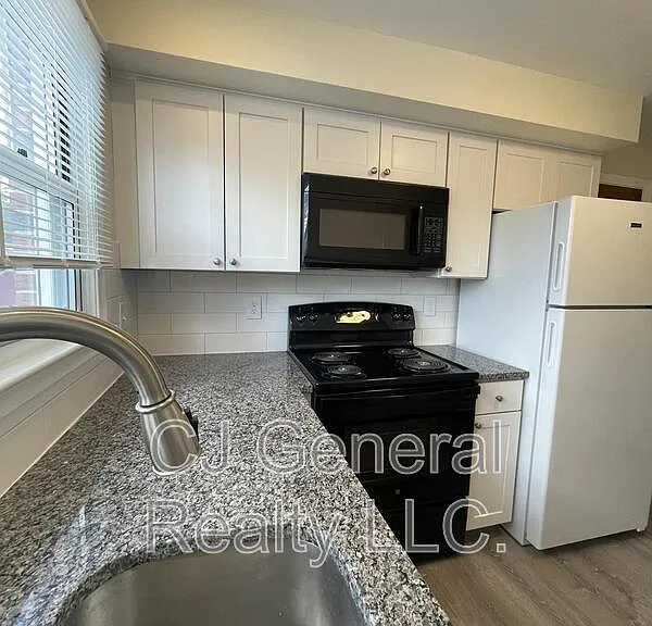 307 Washington St #3 — Photo 3