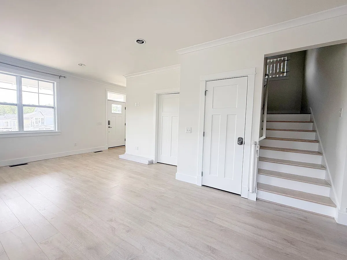 Building Photo - 407 Juniper Dr