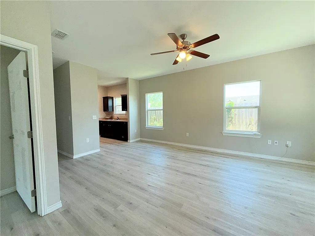 3 bed, 2.0 bath, 1476 sqft, $1,750 — Photo 2