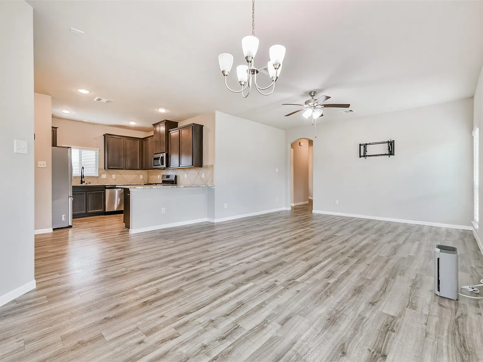 3 bed, 2.0 bath, 1494 sqft, $1,900 — Photo 3