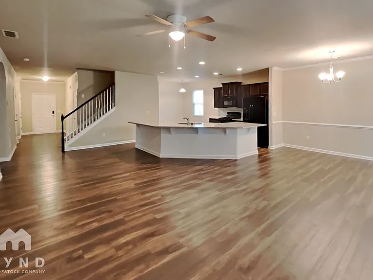116 Laurelcrest Ln — Photo 3