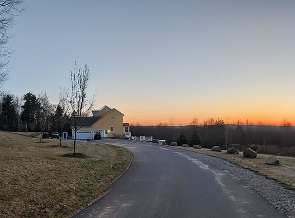 3rd image of 456 Ridge Rd