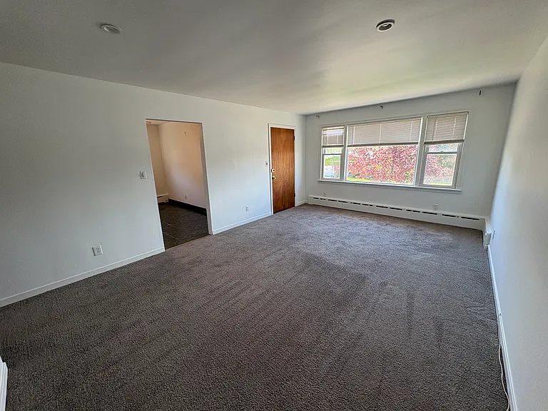 48 Joseph Dr — Photo 4