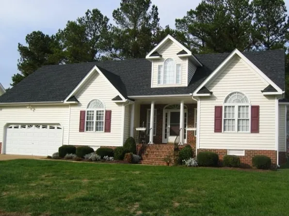 250 Kennon Point Dr, Colonial Heights, VA 23834