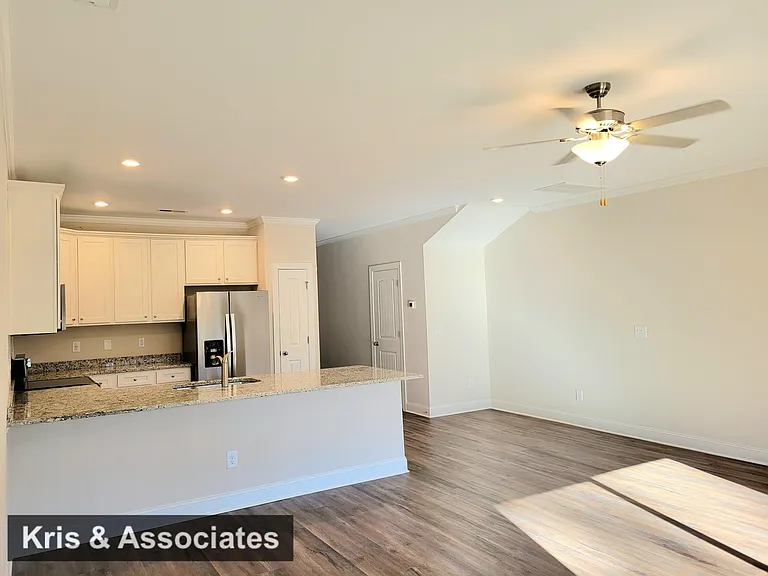 6802 Eddy Point Ln — Photo 5