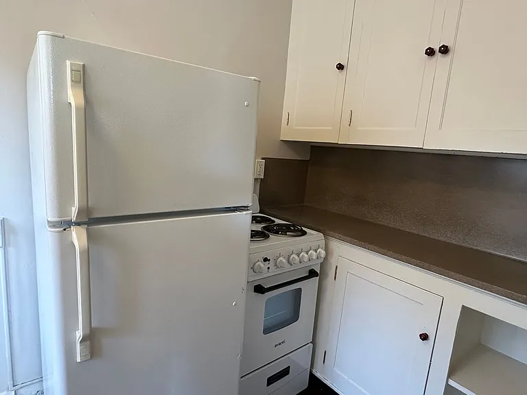 635 NE Randall Ave — Photo 12
