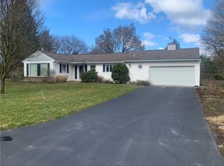 46 Lochnavar Pkwy, Pittsford, NY 14534