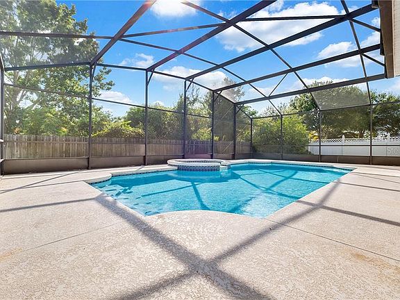 5th image of 2428 Huron Cir