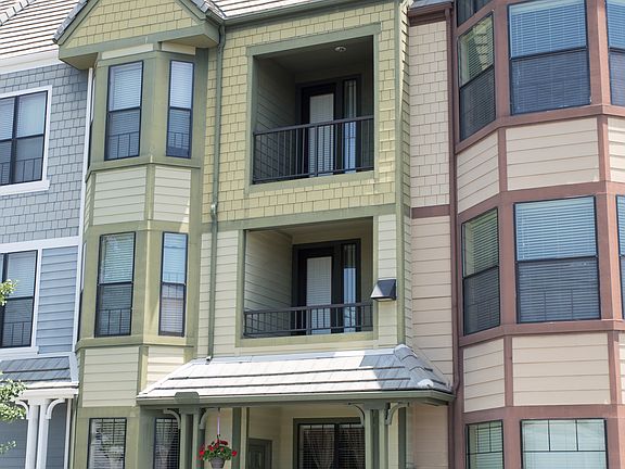 3rd image of 530 S Primrose Ave