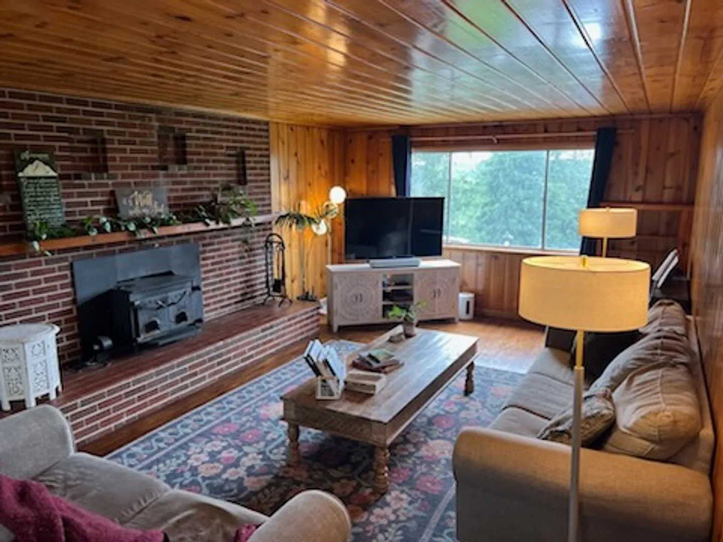 Single Family Home Near Urbana With Some Upgrades, Wood Floor On Main And Bedroom Level — Photo 2